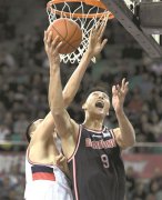 CBA上演“广东德比”广州队主场不敌广东宏远